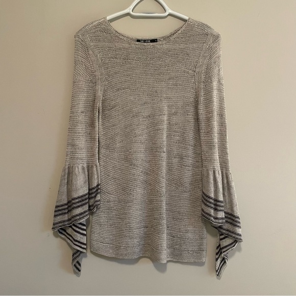 Nic&Zoe bell sleeved sweater - Picture 4 of 9